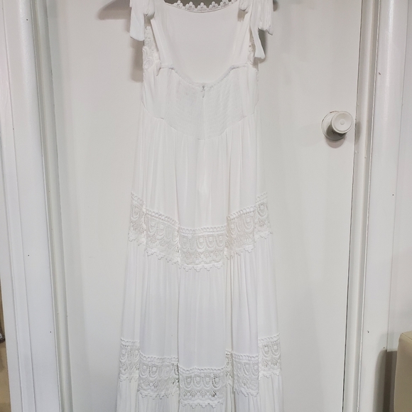 White maxi dress - Picture 2 of 3